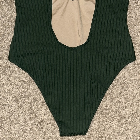 Women'sRibbed Plunge Front V-Wire One
Piece Swimsuit - Shade & Shore - Picture 9 of 10